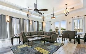 Spacious 4Br Condo On Carondelet Near All Hot Spo
